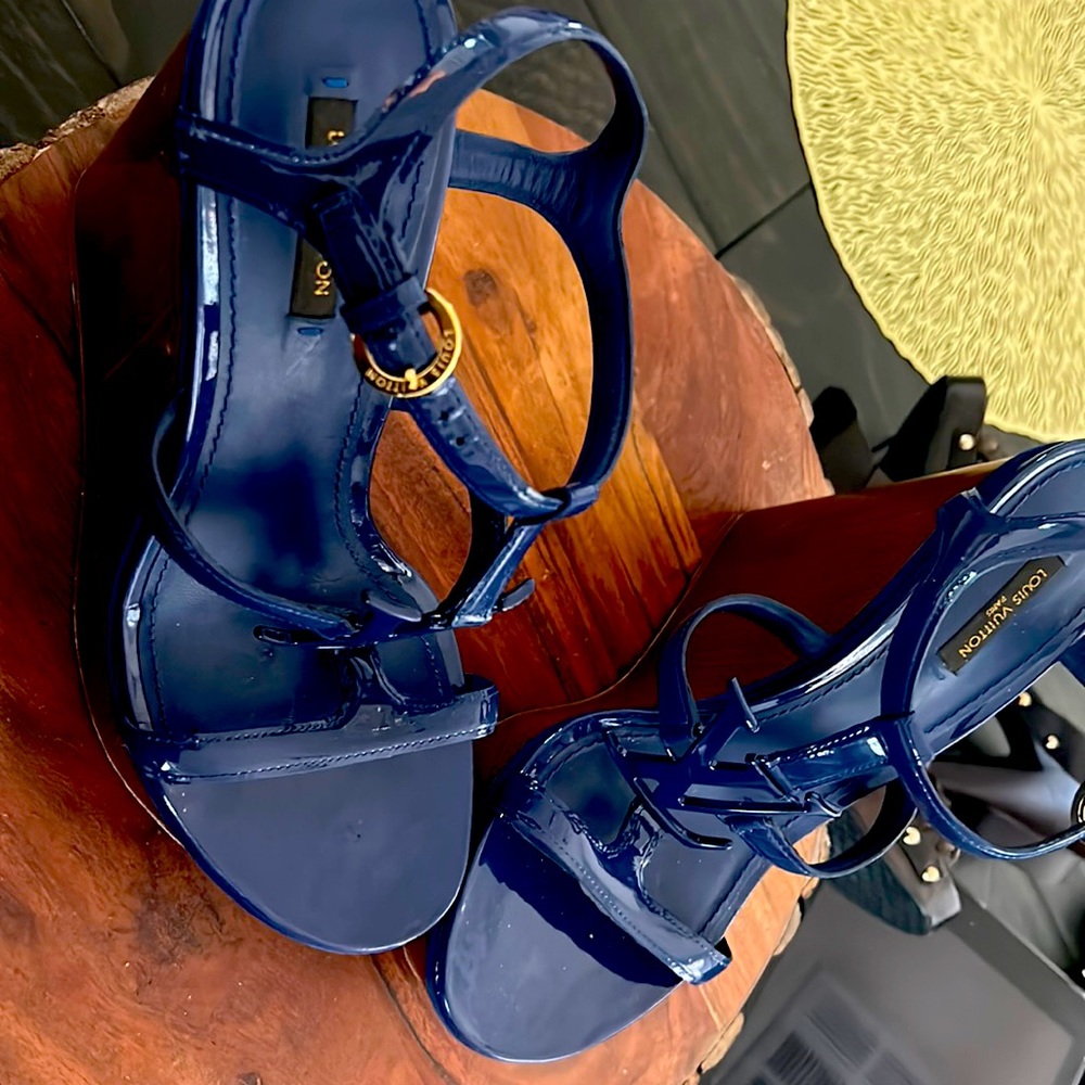 Size 40 Louis Vuitton patten, leather wedge, worn maybe three times.